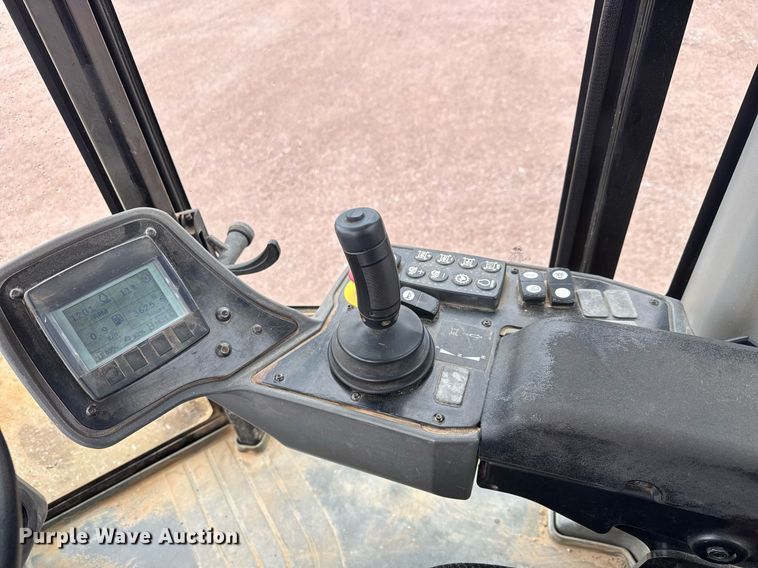 image for item EH0253 2019 Caterpillar CS56B single drum vibratory roller