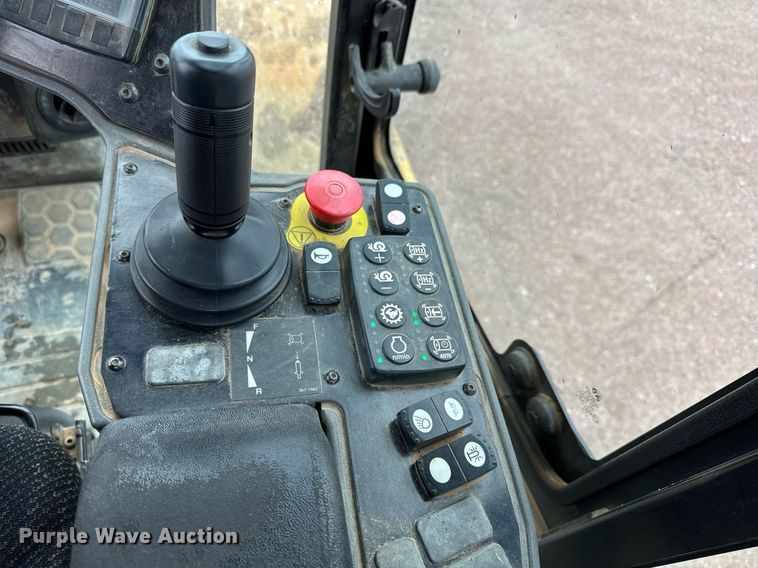 image for item EH0253 2019 Caterpillar CS56B single drum vibratory roller