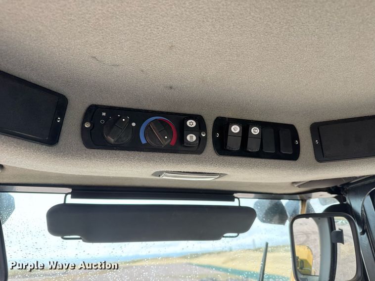 image for item EH0253 2019 Caterpillar CS56B single drum vibratory roller