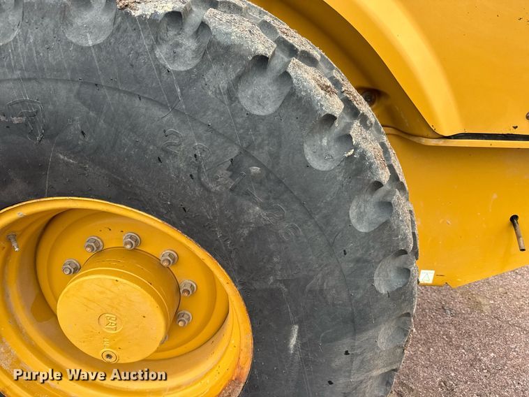 image for item EH0253 2019 Caterpillar CS56B single drum vibratory roller