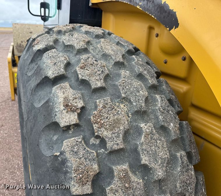 image for item EH0253 2019 Caterpillar CS56B single drum vibratory roller