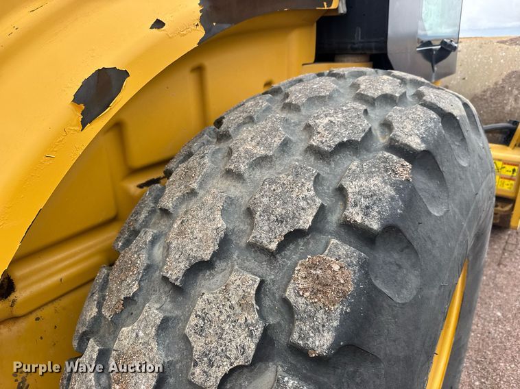 image for item EH0253 2019 Caterpillar CS56B single drum vibratory roller