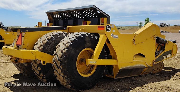 image for item EH0256 2018 John Deere 2010E scraper