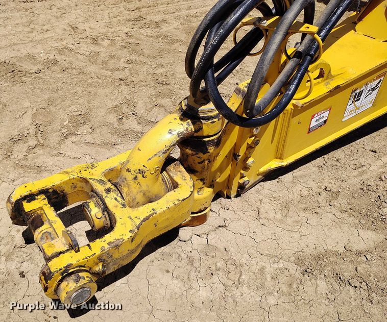 image for item EH0256 2018 John Deere 2010E scraper