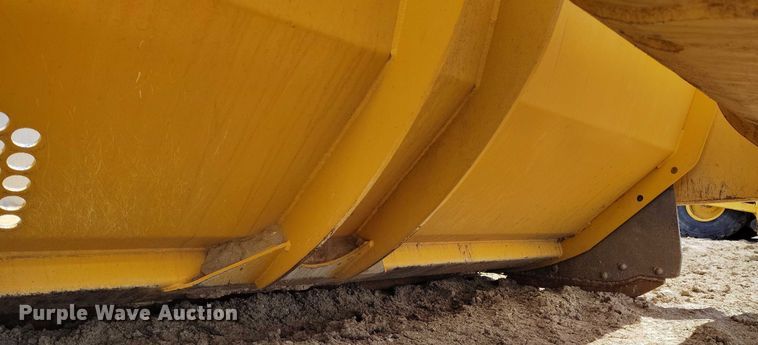 image for item EH0256 2018 John Deere 2010E scraper