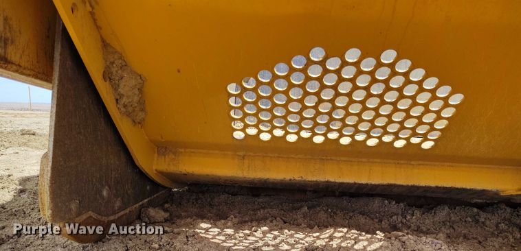 image for item EH0256 2018 John Deere 2010E scraper
