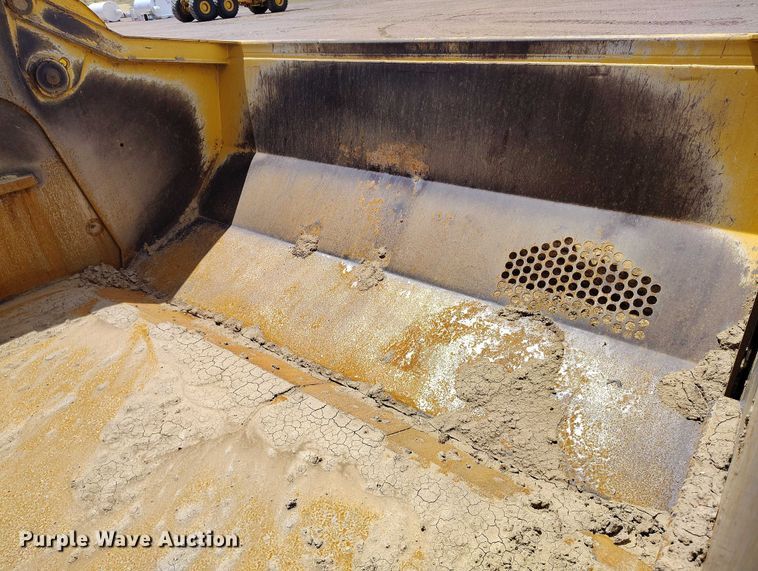 image for item EH0256 2018 John Deere 2010E scraper