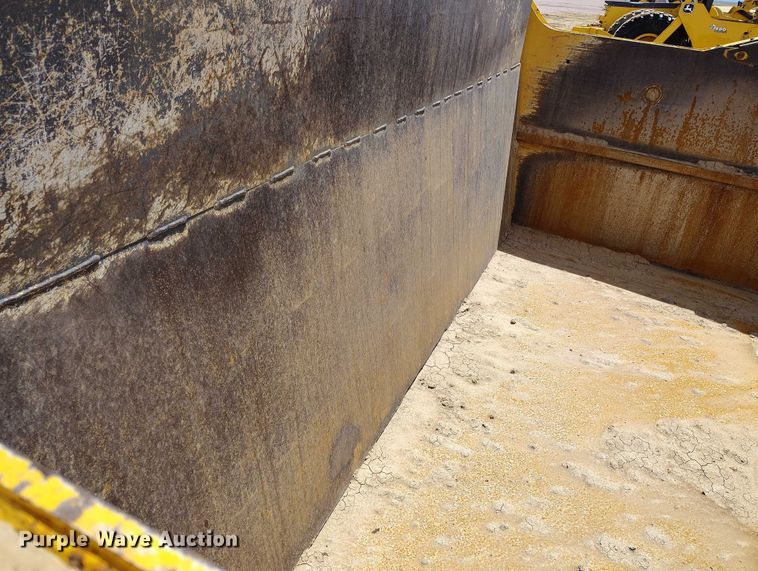 image for item EH0256 2018 John Deere 2010E scraper