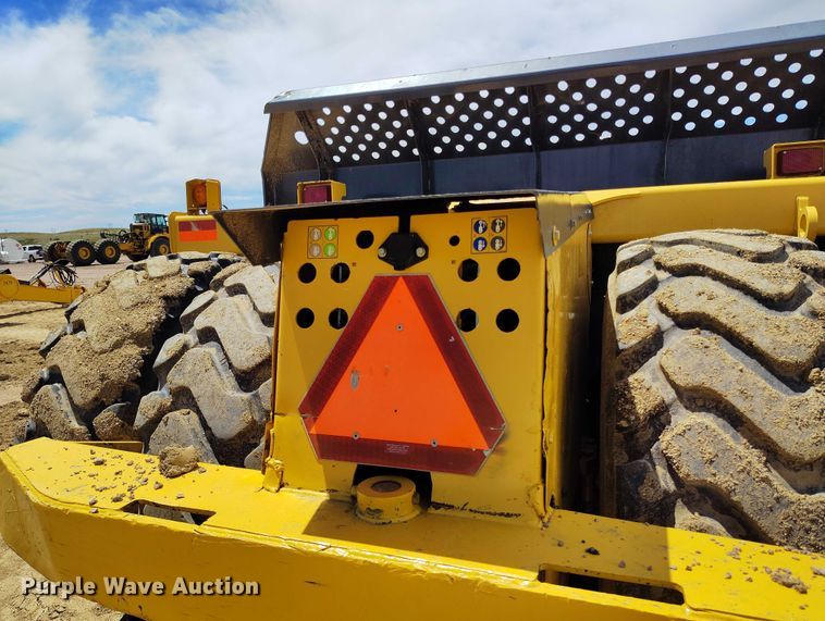 image for item EH0256 2018 John Deere 2010E scraper