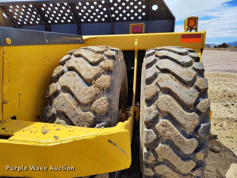 image for item EH0256 2018 John Deere 2010E scraper