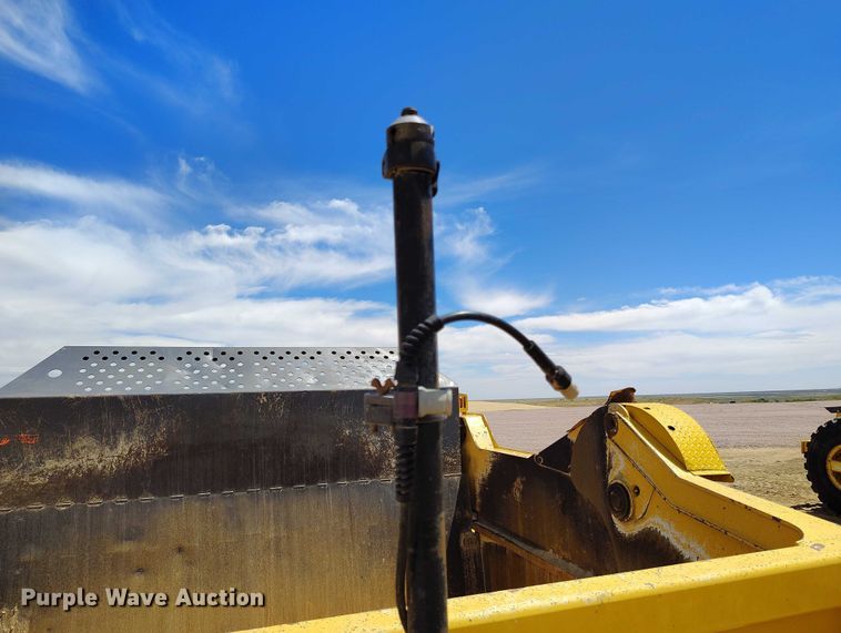 image for item EH0257 2018 John Deere 2010DE scraper