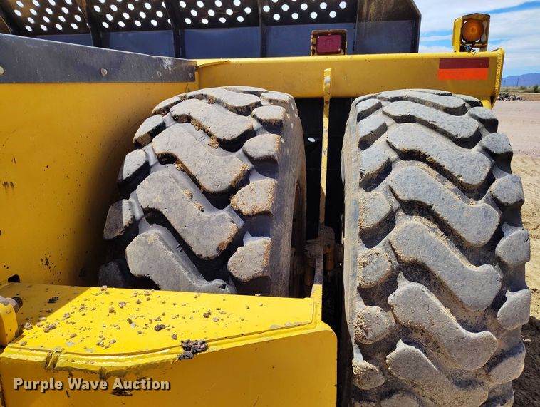 image for item EH0257 2018 John Deere 2010DE scraper