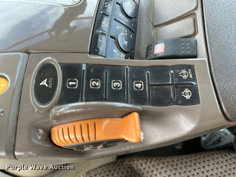 image for item EH0258 2017 John Deere 9470R Scraper Special 4WD tractor