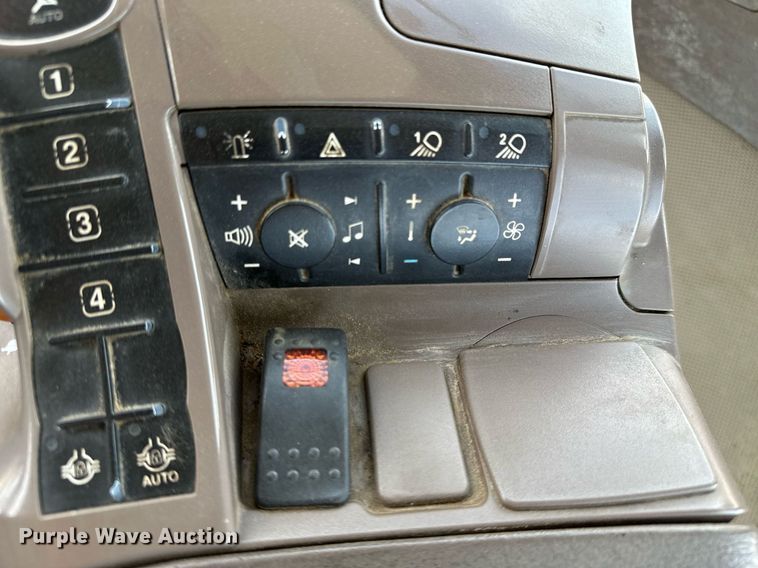 image for item EH0258 2017 John Deere 9470R Scraper Special 4WD tractor