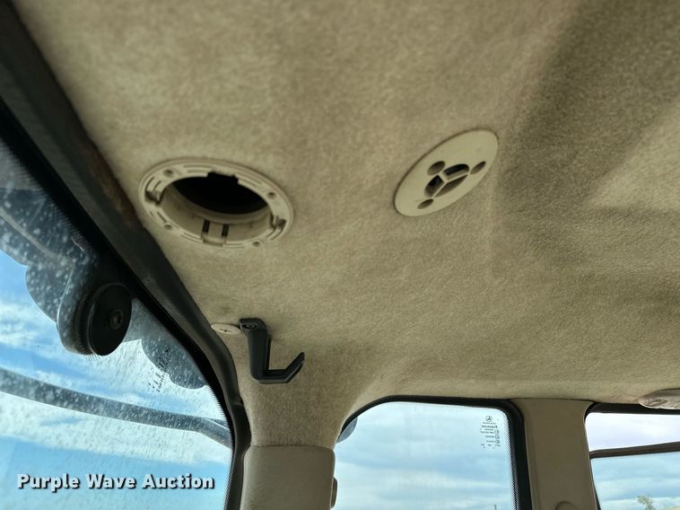 image for item EH0258 2017 John Deere 9470R Scraper Special 4WD tractor