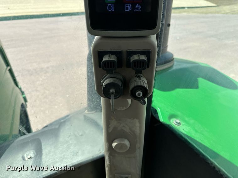 image for item EH0258 2017 John Deere 9470R Scraper Special 4WD tractor