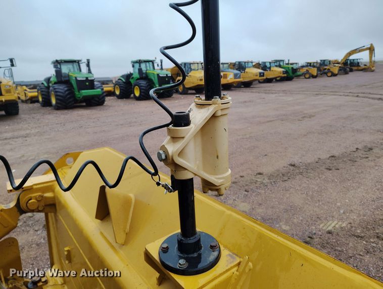 image for item EH0261 2018 Caterpillar D8T dozer