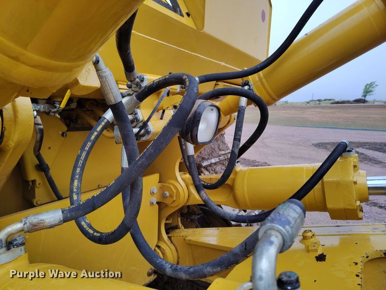 image for item EH0261 2018 Caterpillar D8T dozer