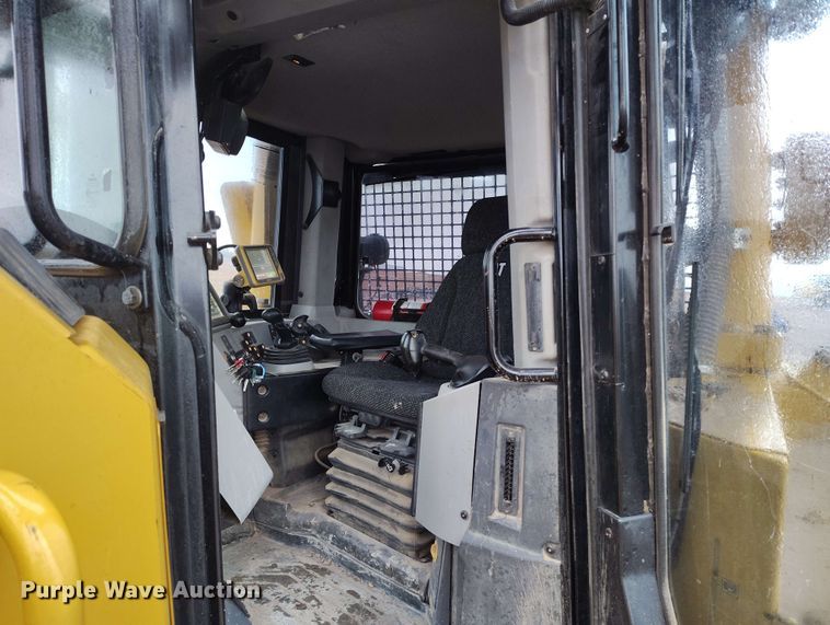 image for item EH0261 2018 Caterpillar D8T dozer