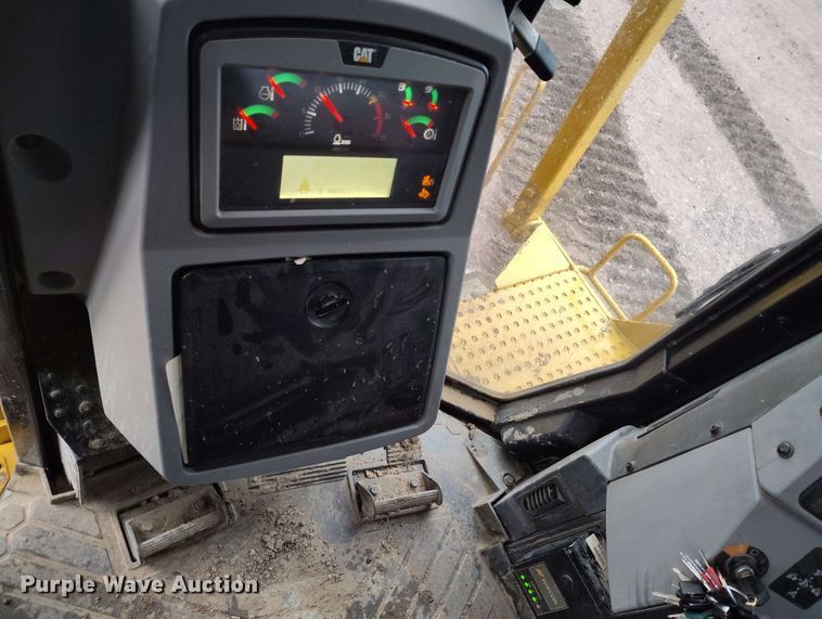 image for item EH0261 2018 Caterpillar D8T dozer