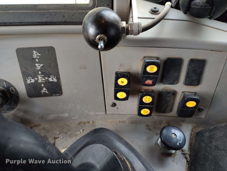 image for item EH0261 2018 Caterpillar D8T dozer