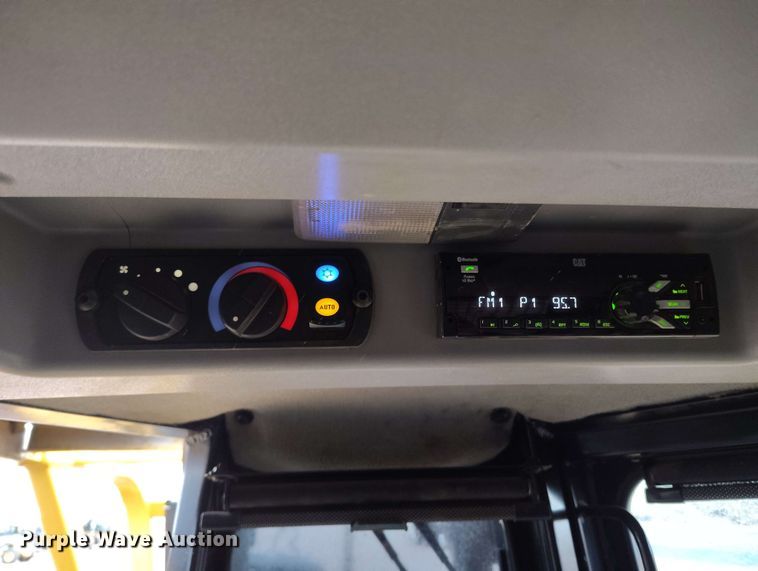 image for item EH0261 2018 Caterpillar D8T dozer