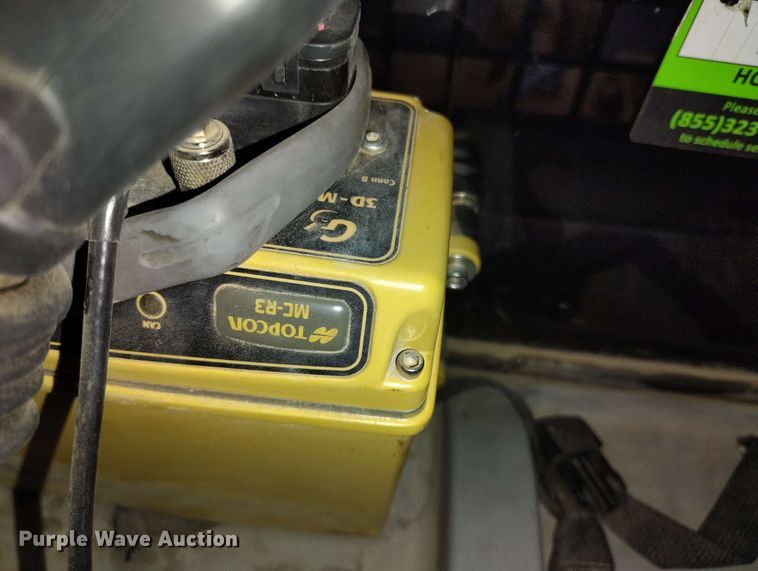 image for item EH0261 2018 Caterpillar D8T dozer