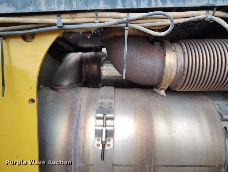 image for item EH0261 2018 Caterpillar D8T dozer