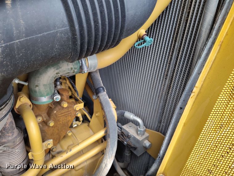 image for item EH0261 2018 Caterpillar D8T dozer