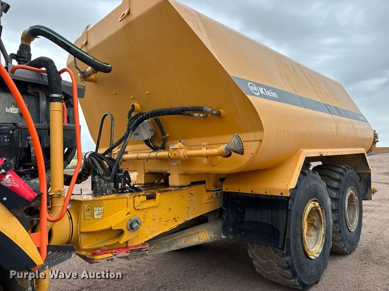 image for item EH0262 2016 Volvo A25G water wagon