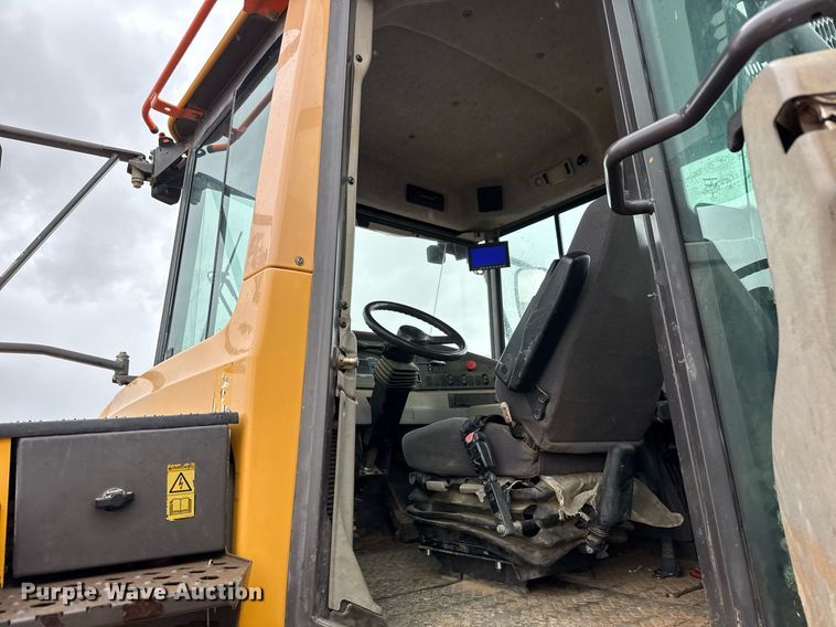 image for item EH0262 2016 Volvo A25G water wagon