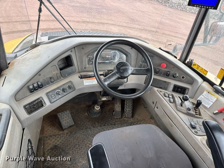 image for item EH0262 2016 Volvo A25G water wagon