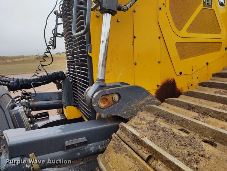 image for item EH0263 2017 John Deere 950K LGP dozer