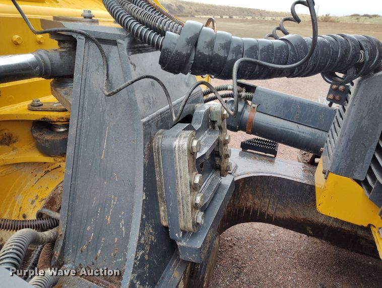 image for item EH0263 2017 John Deere 950K LGP dozer