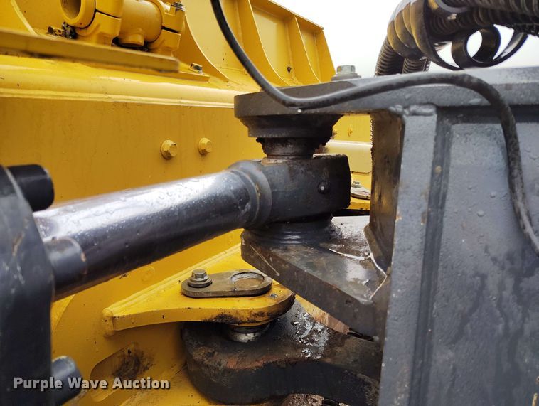 image for item EH0263 2017 John Deere 950K LGP dozer