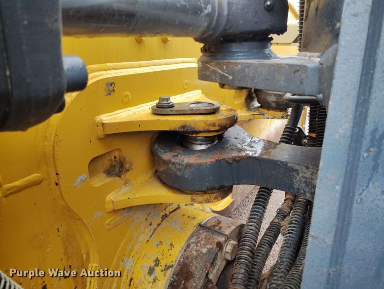 image for item EH0263 2017 John Deere 950K LGP dozer