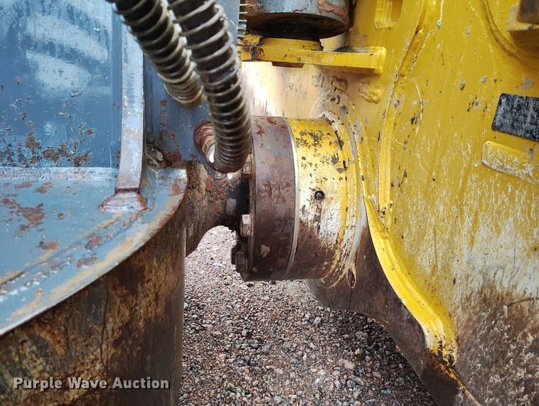 image for item EH0263 2017 John Deere 950K LGP dozer