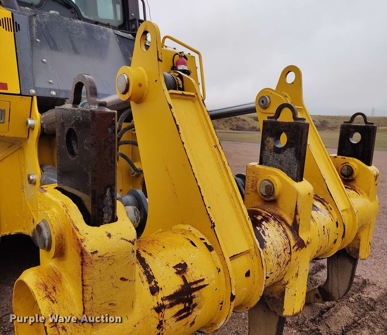 image for item EH0263 2017 John Deere 950K LGP dozer