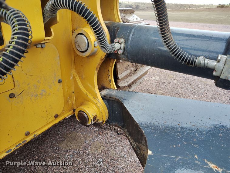 image for item EH0263 2017 John Deere 950K LGP dozer