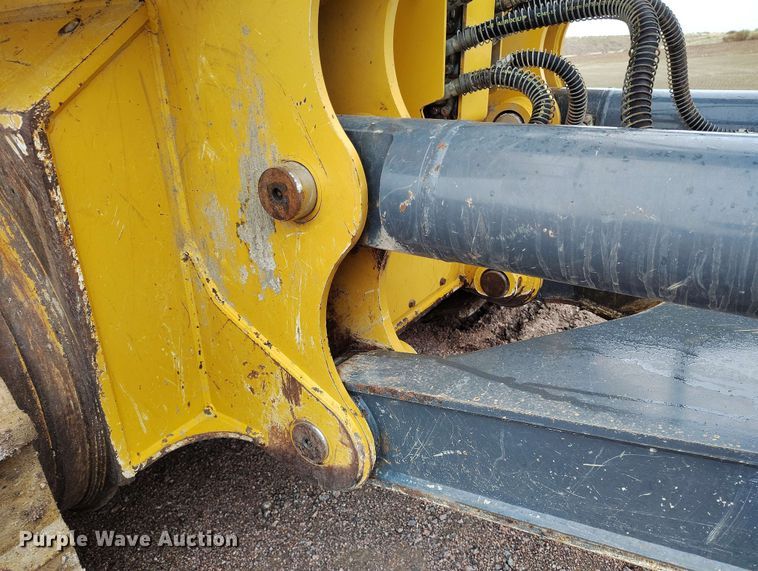 image for item EH0263 2017 John Deere 950K LGP dozer