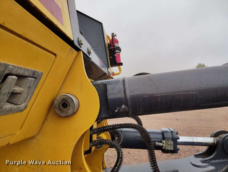 image for item EH0263 2017 John Deere 950K LGP dozer