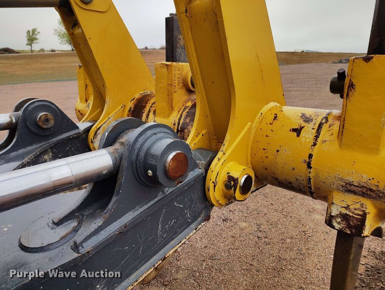 image for item EH0263 2017 John Deere 950K LGP dozer