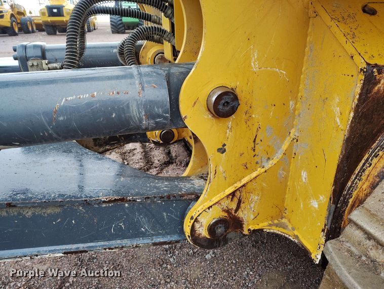 image for item EH0263 2017 John Deere 950K LGP dozer