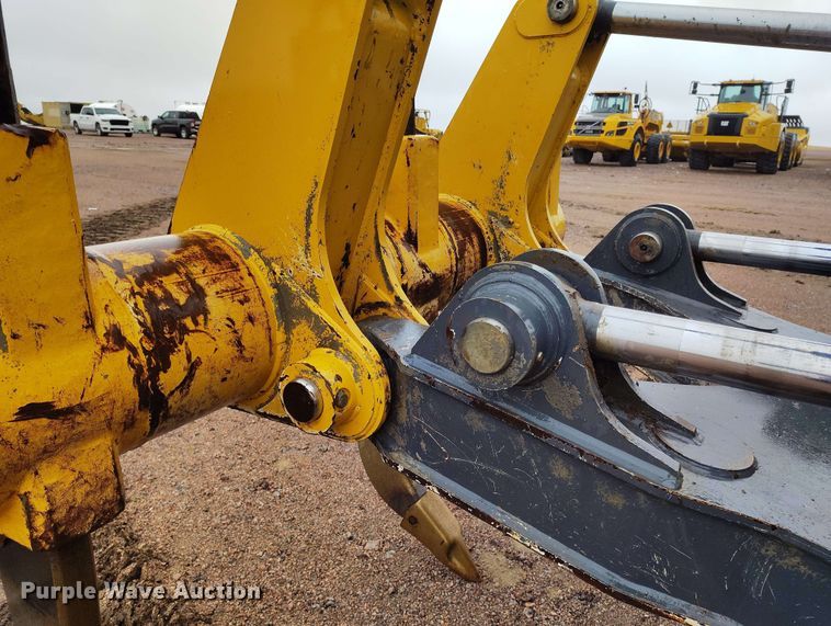 image for item EH0263 2017 John Deere 950K LGP dozer