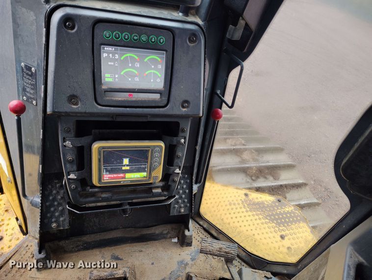 image for item EH0263 2017 John Deere 950K LGP dozer