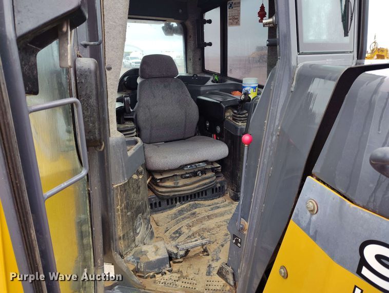 image for item EH0263 2017 John Deere 950K LGP dozer