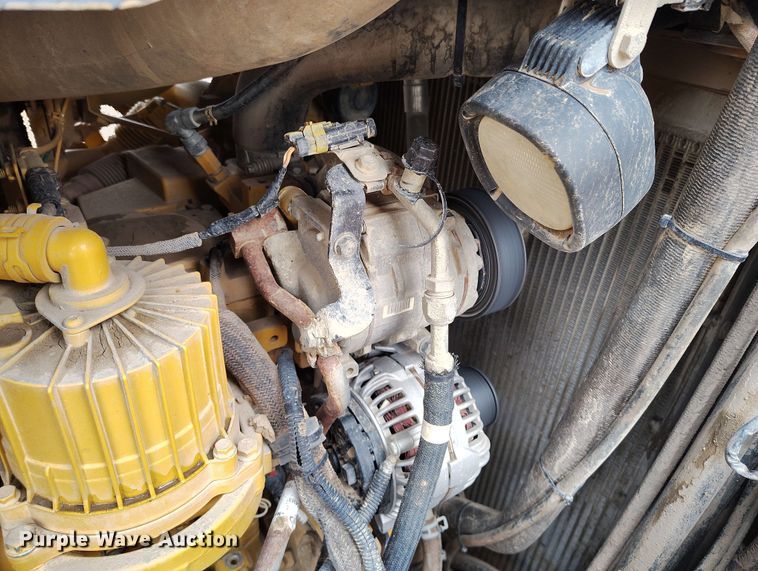 image for item EH0263 2017 John Deere 950K LGP dozer