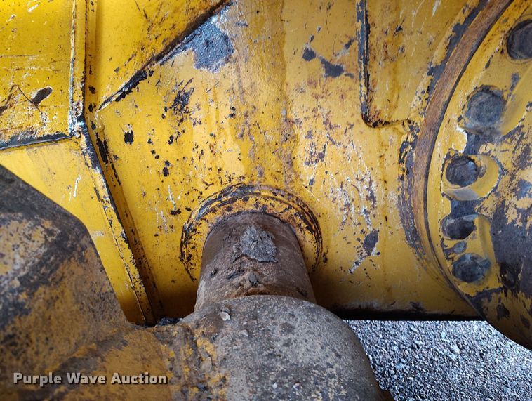 image for item EH0263 2017 John Deere 950K LGP dozer