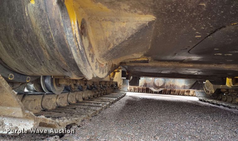 image for item EH0263 2017 John Deere 950K LGP dozer