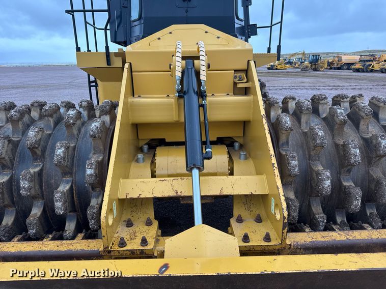 image for item EH0264 2021 Caterpillar 815 HRC soil compactor